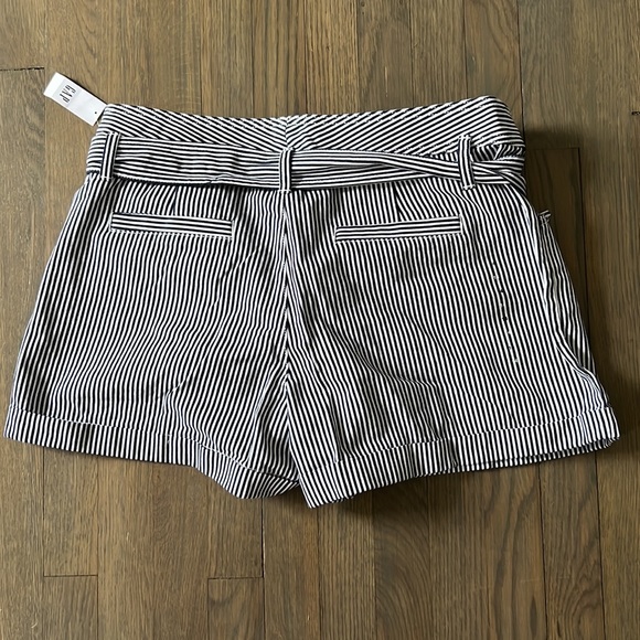 Gap NWT high waisted shorts🎉😍 - Picture 7 of 8